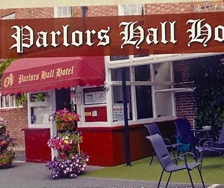 Parlors Hall Hotel Бриджнорс Экстерьер фото