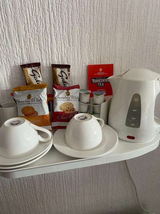 Parlors Hall Hotel Бриджнорс Экстерьер фото
