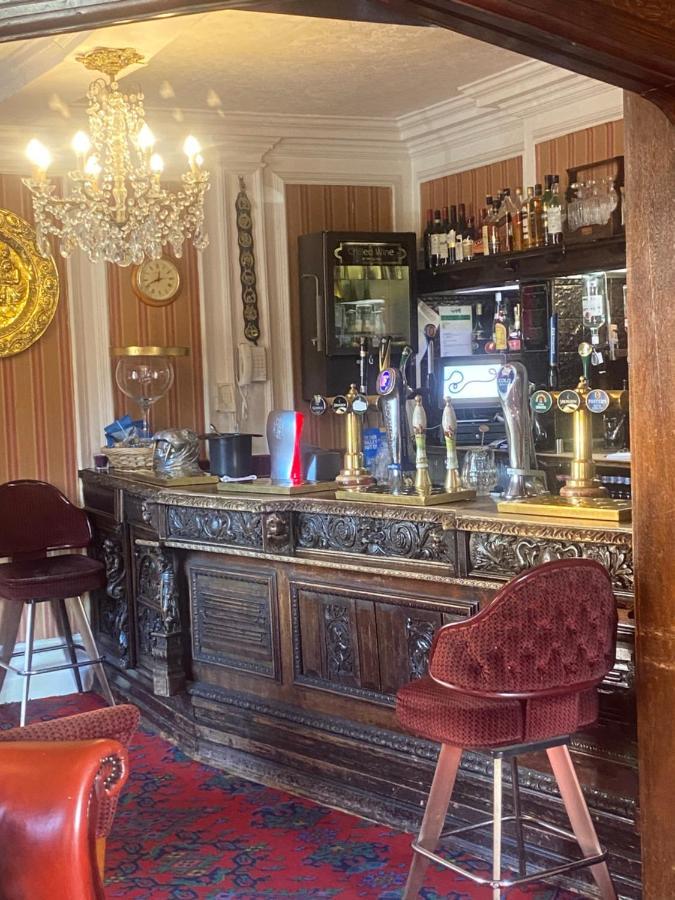 Parlors Hall Hotel Бриджнорс Экстерьер фото