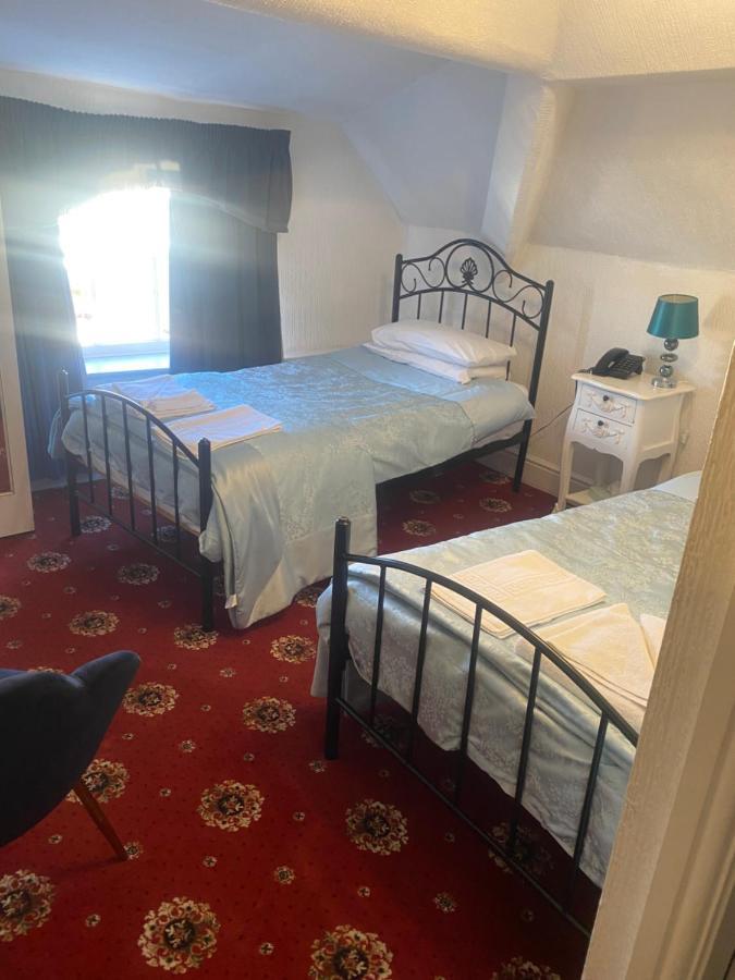 Parlors Hall Hotel Бриджнорс Экстерьер фото